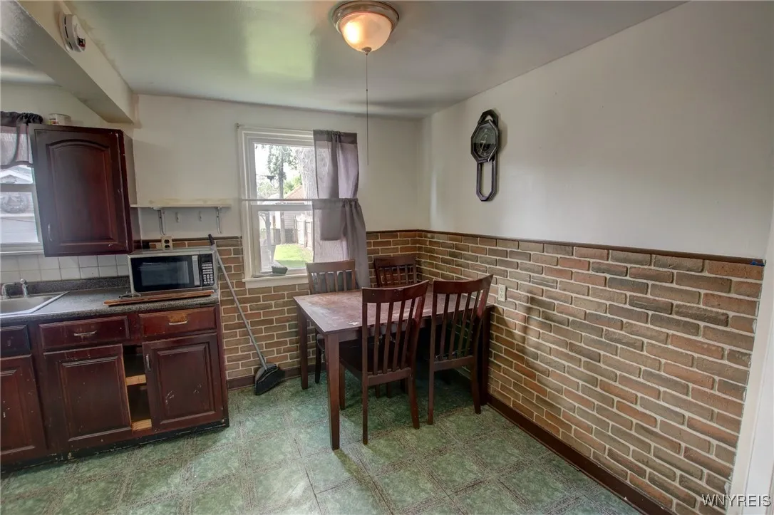 15 Arbour Lane, Buffalo, New York 14220, Buffalo, New York 14220, 4 Bedrooms Bedrooms, ,2 BathroomsBathrooms,Residential,For Sale,15 Arbour Lane, Buffalo, New York 14220,B1612963