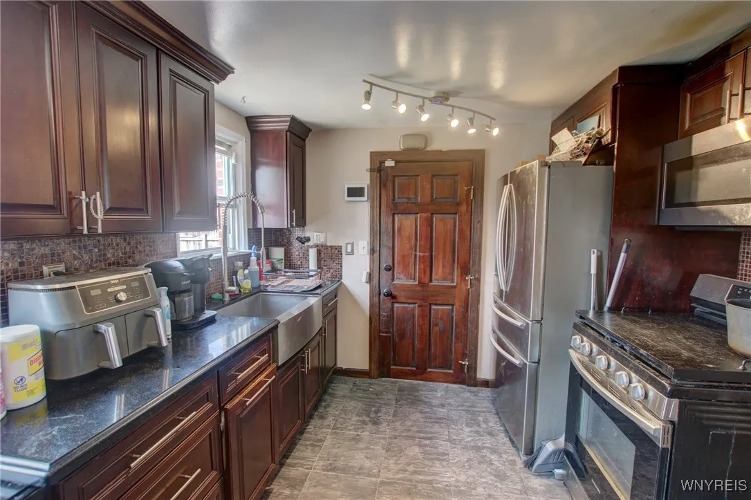 15 Arbour Lane, Buffalo, New York 14220, Buffalo, New York 14220, 4 Bedrooms Bedrooms, ,2 BathroomsBathrooms,Residential,For Sale,15 Arbour Lane, Buffalo, New York 14220,B1612963