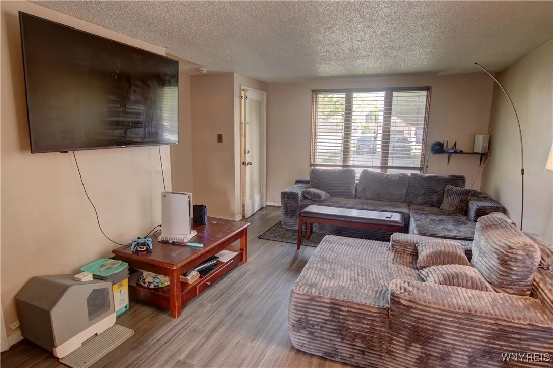 15 Arbour Lane, Buffalo, New York 14220, Buffalo, New York 14220, 4 Bedrooms Bedrooms, ,2 BathroomsBathrooms,Residential,For Sale,15 Arbour Lane, Buffalo, New York 14220,B1612963