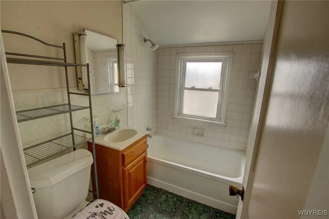 15 Arbour Lane, Buffalo, New York 14220, Buffalo, New York 14220, 4 Bedrooms Bedrooms, ,2 BathroomsBathrooms,Residential,For Sale,15 Arbour Lane, Buffalo, New York 14220,B1612963