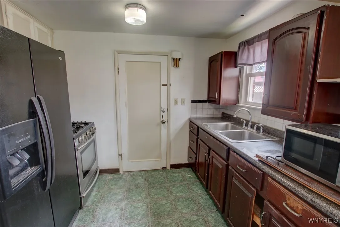 15 Arbour Lane, Buffalo, New York 14220, Buffalo, New York 14220, 4 Bedrooms Bedrooms, ,2 BathroomsBathrooms,Residential,For Sale,15 Arbour Lane, Buffalo, New York 14220,B1612963