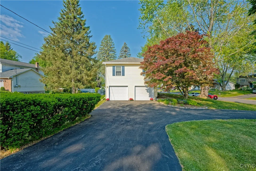 12 Sparrowbush Road South, Latham, New York 12110, New York 12110, 3 Bedrooms Bedrooms, 9 Rooms Rooms,2 BathroomsBathrooms,Residential,Closed,12 Sparrowbush Road South, Latham, New York 12110,S1611714