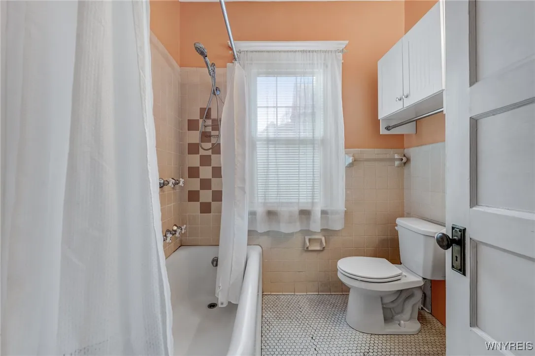 495 Linwood Avenue, Buffalo, New York 14209, Buffalo, New York 14209, 6 Bedrooms Bedrooms, ,2 BathroomsBathrooms,Residential,Closed,495 Linwood Avenue, Buffalo, New York 14209,B1611323