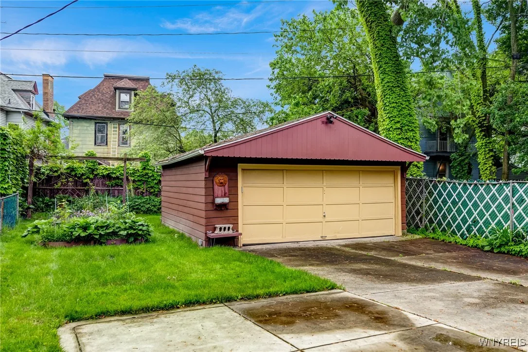 495 Linwood Avenue, Buffalo, New York 14209, Buffalo, New York 14209, 6 Bedrooms Bedrooms, ,2 BathroomsBathrooms,Residential,Closed,495 Linwood Avenue, Buffalo, New York 14209,B1611323