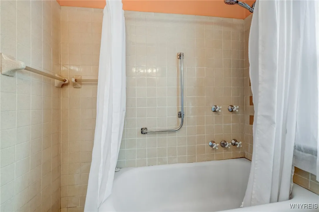 495 Linwood Avenue, Buffalo, New York 14209, Buffalo, New York 14209, 6 Bedrooms Bedrooms, ,2 BathroomsBathrooms,Residential,Closed,495 Linwood Avenue, Buffalo, New York 14209,B1611323