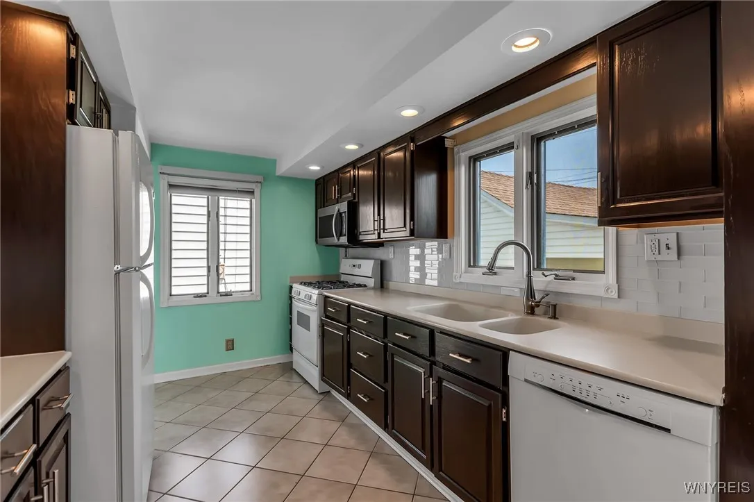 213 Orchard Drive, Tonawanda-town, New York 14223, Tonawanda, New York 14223, 2 Bedrooms Bedrooms, 5 Rooms Rooms,2 BathroomsBathrooms,Residential,Closed,213 Orchard Drive, Tonawanda-town, New York 14223,B1613642