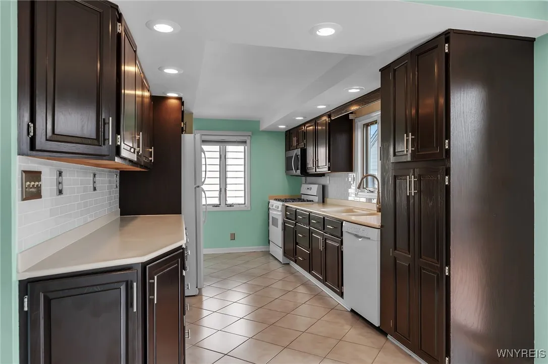213 Orchard Drive, Tonawanda-town, New York 14223, Tonawanda, New York 14223, 2 Bedrooms Bedrooms, 5 Rooms Rooms,2 BathroomsBathrooms,Residential,Closed,213 Orchard Drive, Tonawanda-town, New York 14223,B1613642
