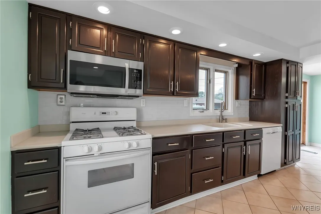 213 Orchard Drive, Tonawanda-town, New York 14223, Tonawanda, New York 14223, 2 Bedrooms Bedrooms, 5 Rooms Rooms,2 BathroomsBathrooms,Residential,Closed,213 Orchard Drive, Tonawanda-town, New York 14223,B1613642