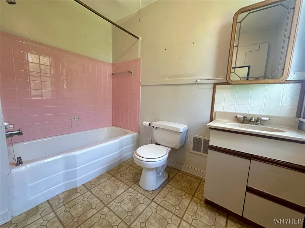 11920 Clarence Center Road, Newstead, New York 140, Newstead, New York 14001, 3 Bedrooms Bedrooms, 8 Rooms Rooms,2 BathroomsBathrooms,Residential,Closed,11920 Clarence Center Road, Newstead, New York 140,B1613440