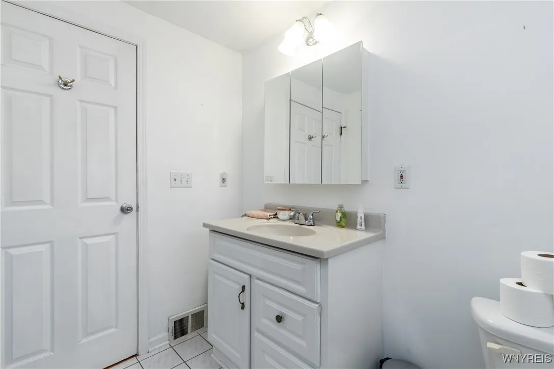 2nd floor full bath