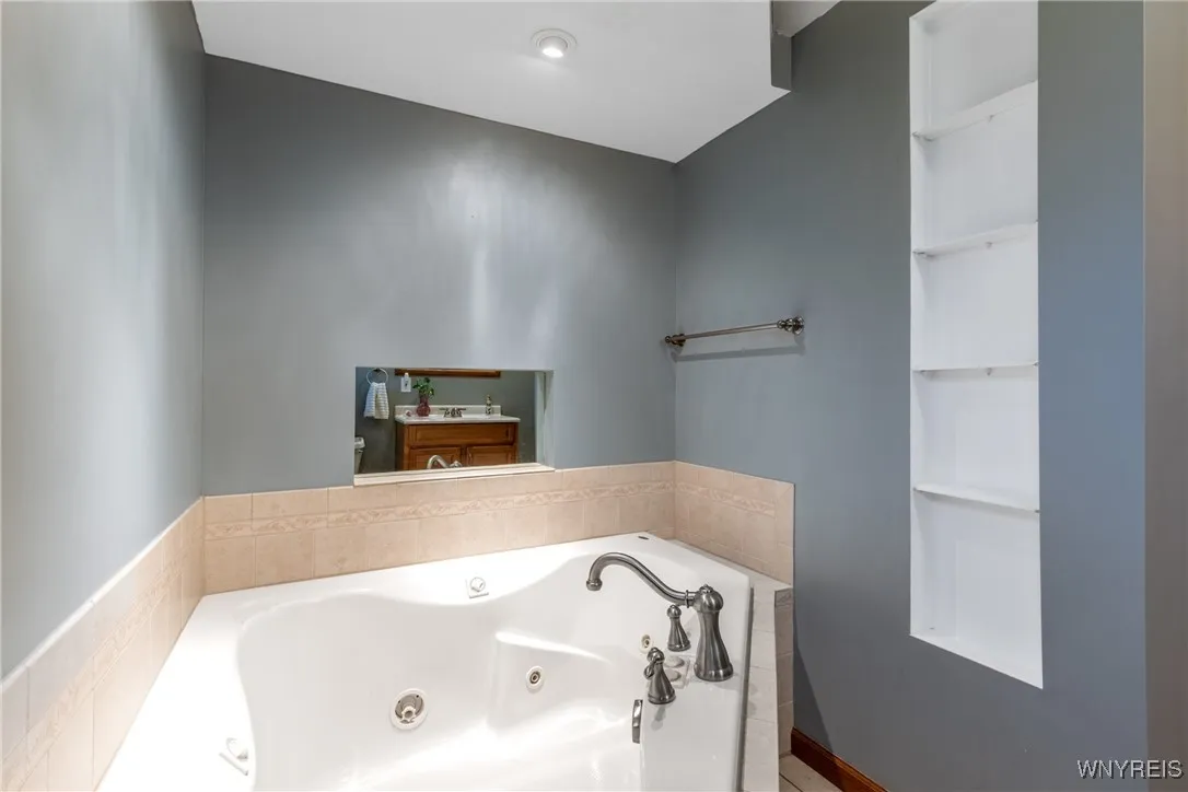 Whirlpool tub in 1st floor bath
