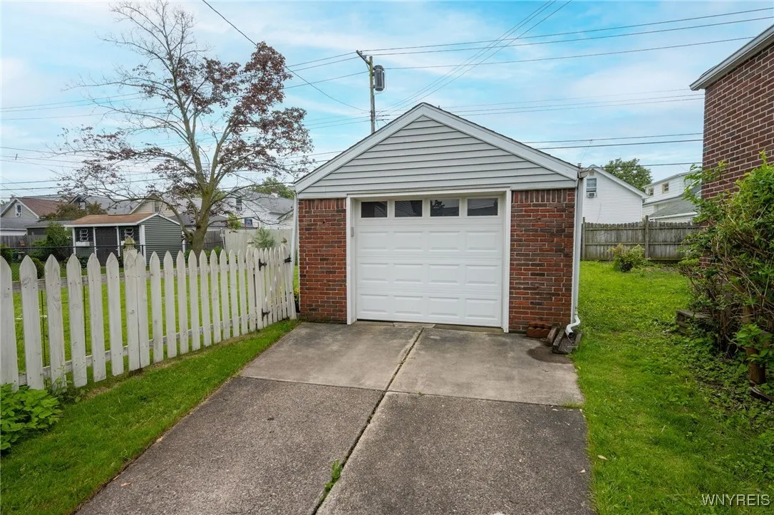 85 Harding Avenue, Tonawanda-town, New York 14217, Tonawanda, New York 14217, 3 Bedrooms Bedrooms, 6 Rooms Rooms,1 BathroomBathrooms,Residential,Closed,85 Harding Avenue, Tonawanda-town, New York 14217,0,B1613130
