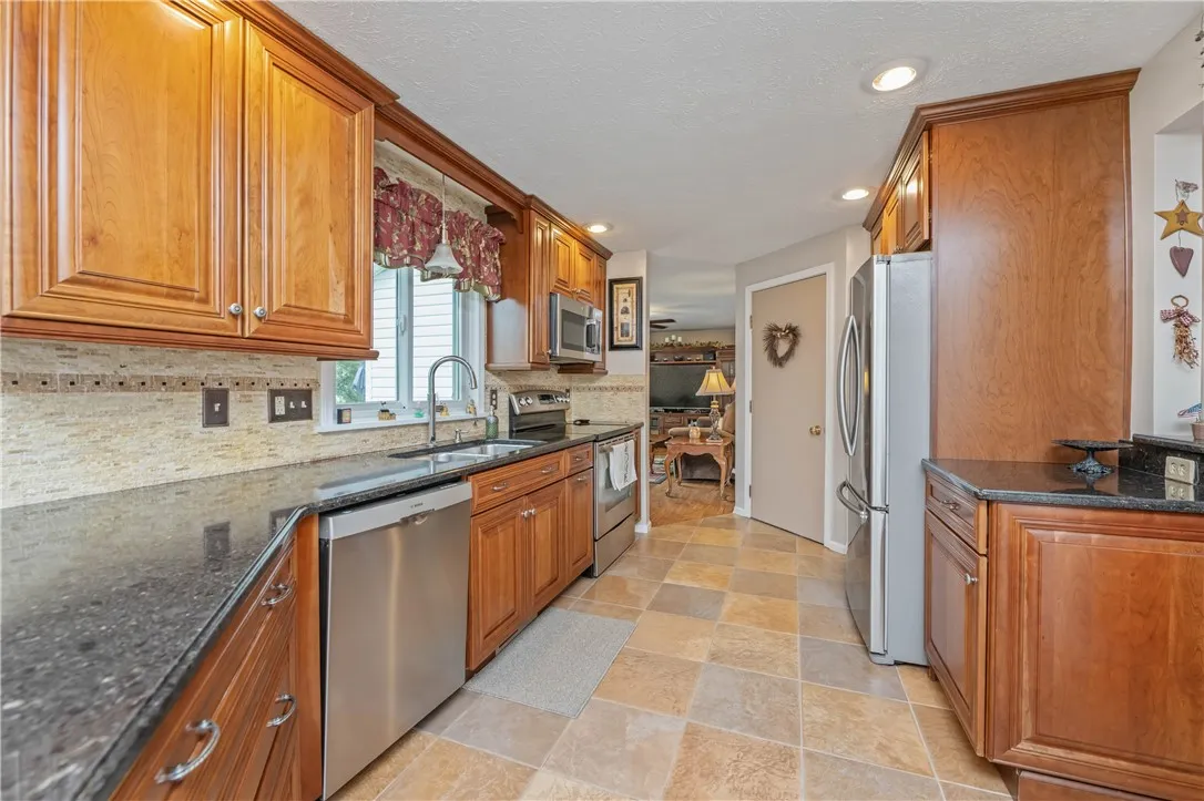 136 Ellery Road, Greece, New York 14612, Greece, New York 14612, 3 Bedrooms Bedrooms, 7 Rooms Rooms,2 BathroomsBathrooms,Residential,Closed,136 Ellery Road, Greece, New York 14612,0,R1613557