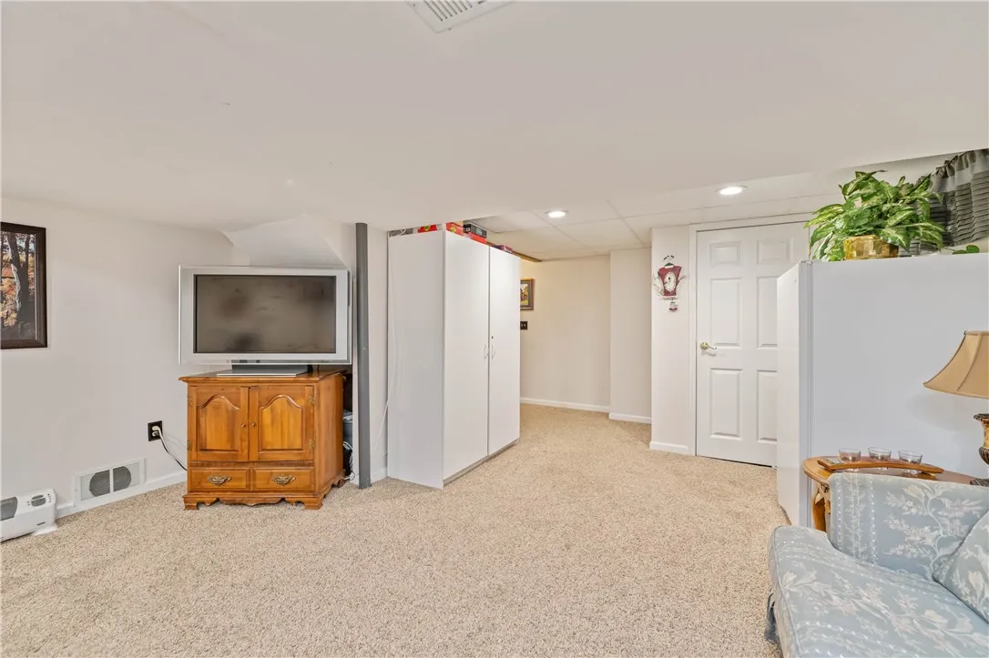 136 Ellery Road, Greece, New York 14612, Greece, New York 14612, 3 Bedrooms Bedrooms, 7 Rooms Rooms,2 BathroomsBathrooms,Residential,Closed,136 Ellery Road, Greece, New York 14612,0,R1613557