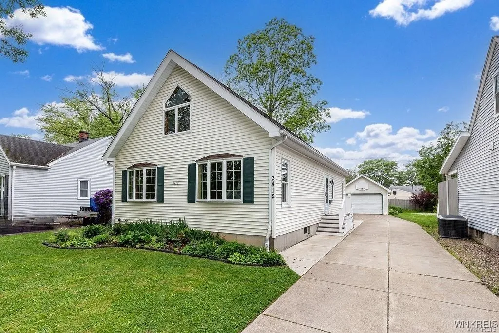 3412 Wallace Drive, Grand Island, New York 14072, Grand Island, New York 14072, 3 Bedrooms Bedrooms, 8 Rooms Rooms,2 BathroomsBathrooms,Residential,Closed,3412 Wallace Drive, Grand Island, New York 14072,B1613334