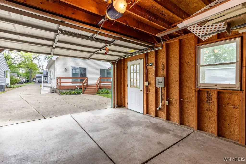 3412 Wallace Drive, Grand Island, New York 14072, Grand Island, New York 14072, 3 Bedrooms Bedrooms, 8 Rooms Rooms,2 BathroomsBathrooms,Residential,Closed,3412 Wallace Drive, Grand Island, New York 14072,B1613334