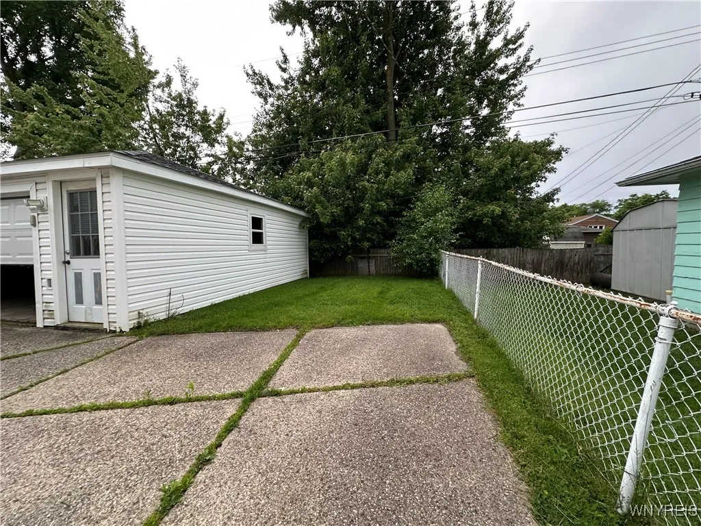 425 Brighton Road, Tonawanda-town, New York 14150, Tonawanda, New York 14150, 5 Bedrooms Bedrooms, ,2 BathroomsBathrooms,Residential,Closed,425 Brighton Road, Tonawanda-town, New York 14150,B1613710