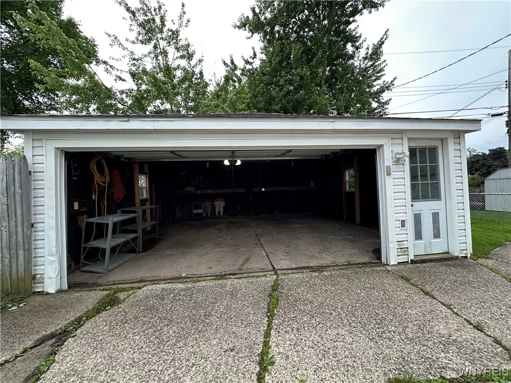 425 Brighton Road, Tonawanda-town, New York 14150, Tonawanda, New York 14150, 5 Bedrooms Bedrooms, ,2 BathroomsBathrooms,Residential,Closed,425 Brighton Road, Tonawanda-town, New York 14150,B1613710