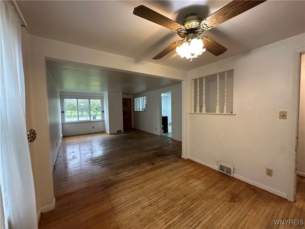 425 Brighton Road, Tonawanda-town, New York 14150, Tonawanda, New York 14150, 5 Bedrooms Bedrooms, ,2 BathroomsBathrooms,Residential,Closed,425 Brighton Road, Tonawanda-town, New York 14150,B1613710