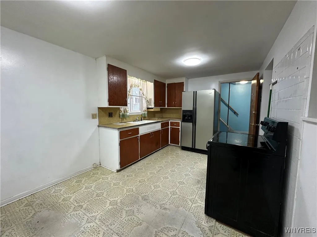 425 Brighton Road, Tonawanda-town, New York 14150, Tonawanda, New York 14150, 5 Bedrooms Bedrooms, ,2 BathroomsBathrooms,Residential,Closed,425 Brighton Road, Tonawanda-town, New York 14150,B1613710