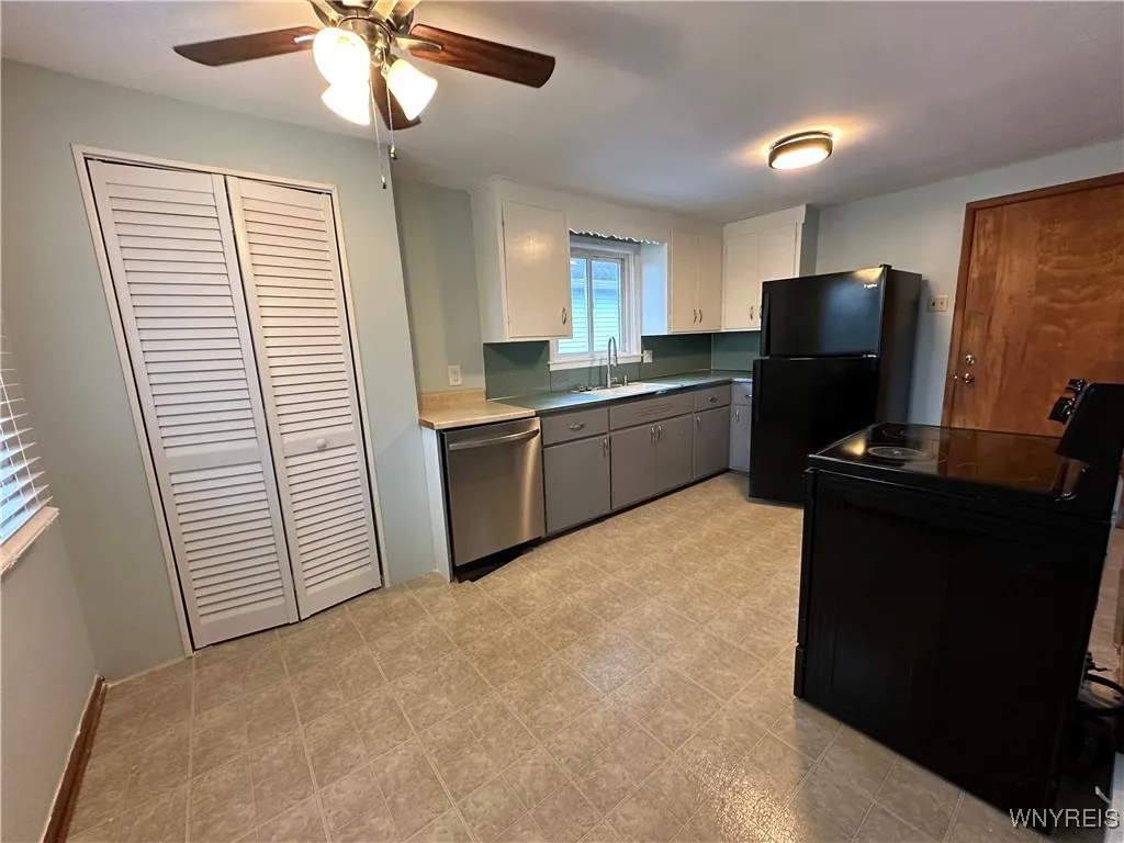 425 Brighton Road, Tonawanda-town, New York 14150, Tonawanda, New York 14150, 5 Bedrooms Bedrooms, ,2 BathroomsBathrooms,Residential,Closed,425 Brighton Road, Tonawanda-town, New York 14150,B1613710