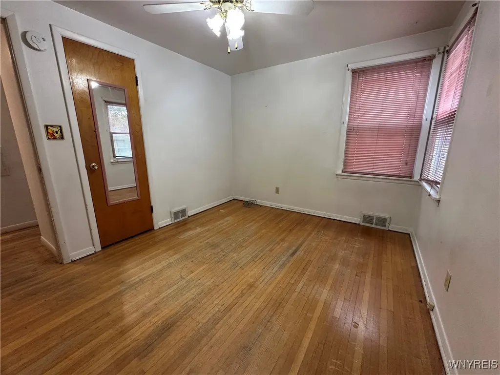 425 Brighton Road, Tonawanda-town, New York 14150, Tonawanda, New York 14150, 5 Bedrooms Bedrooms, ,2 BathroomsBathrooms,Residential,Closed,425 Brighton Road, Tonawanda-town, New York 14150,B1613710