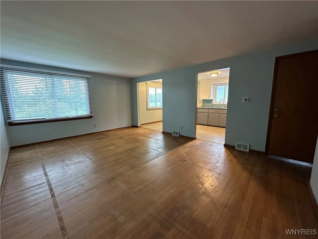 425 Brighton Road, Tonawanda-town, New York 14150, Tonawanda, New York 14150, 5 Bedrooms Bedrooms, ,2 BathroomsBathrooms,Residential,Closed,425 Brighton Road, Tonawanda-town, New York 14150,B1613710