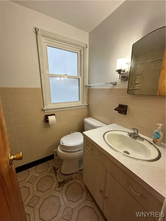 425 Brighton Road, Tonawanda-town, New York 14150, Tonawanda, New York 14150, 5 Bedrooms Bedrooms, ,2 BathroomsBathrooms,Residential,Closed,425 Brighton Road, Tonawanda-town, New York 14150,B1613710