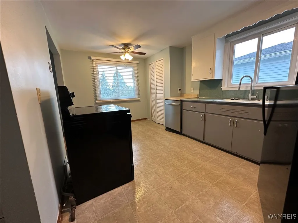 425 Brighton Road, Tonawanda-town, New York 14150, Tonawanda, New York 14150, 5 Bedrooms Bedrooms, ,2 BathroomsBathrooms,Residential,Closed,425 Brighton Road, Tonawanda-town, New York 14150,B1613710