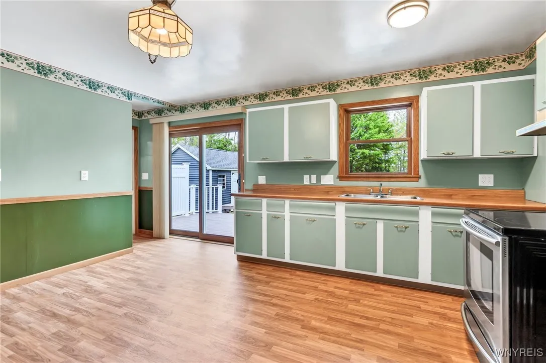 2279 Lakeview Road, Hamburg, New York 14085, Hamburg, New York 14085, 3 Bedrooms Bedrooms, 6 Rooms Rooms,1 BathroomBathrooms,Residential,Closed,2279 Lakeview Road, Hamburg, New York 14085,B1613433