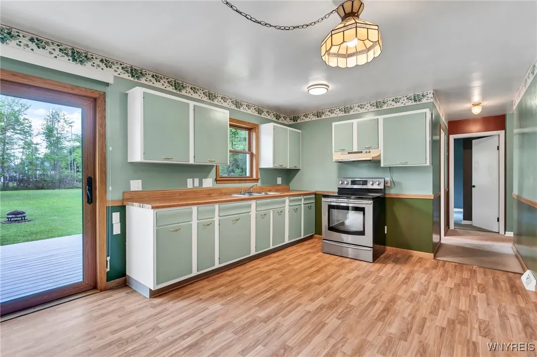 2279 Lakeview Road, Hamburg, New York 14085, Hamburg, New York 14085, 3 Bedrooms Bedrooms, 6 Rooms Rooms,1 BathroomBathrooms,Residential,Closed,2279 Lakeview Road, Hamburg, New York 14085,B1613433