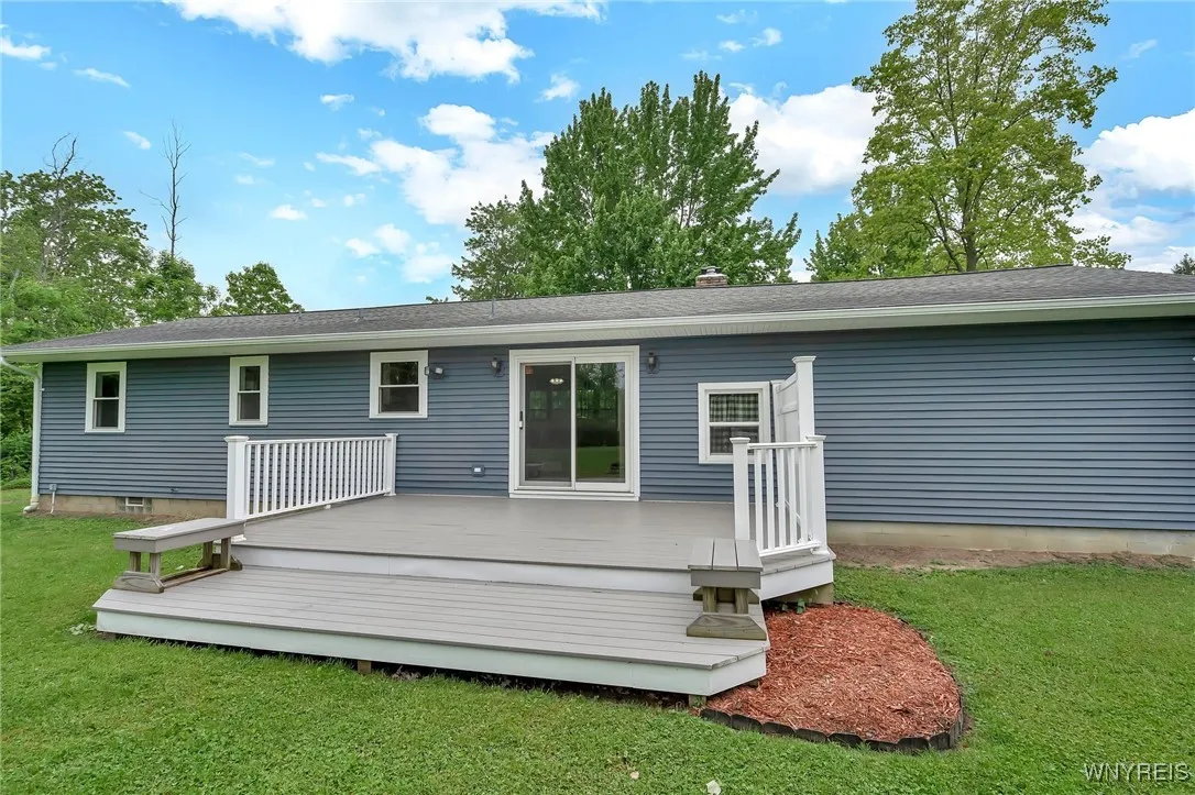 2279 Lakeview Road, Hamburg, New York 14085, Hamburg, New York 14085, 3 Bedrooms Bedrooms, 6 Rooms Rooms,1 BathroomBathrooms,Residential,Closed,2279 Lakeview Road, Hamburg, New York 14085,B1613433