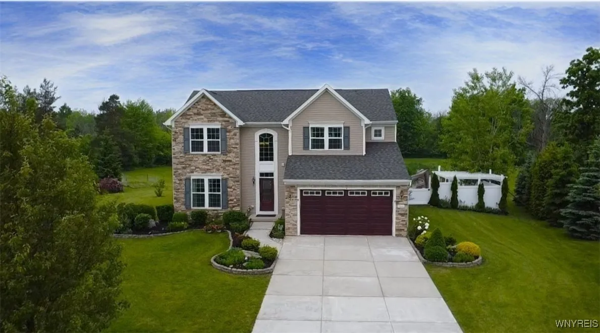 5046 Woodway Court, Hamburg, New York 14075, Hamburg, New York 14075, 4 Bedrooms Bedrooms, 9 Rooms Rooms,2 BathroomsBathrooms,Residential,Closed,5046 Woodway Court, Hamburg, New York 14075,B1613615