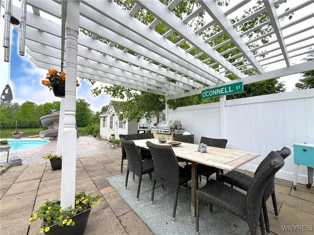 5046 Woodway Court, Hamburg, New York 14075, Hamburg, New York 14075, 4 Bedrooms Bedrooms, 9 Rooms Rooms,2 BathroomsBathrooms,Residential,Closed,5046 Woodway Court, Hamburg, New York 14075,B1613615