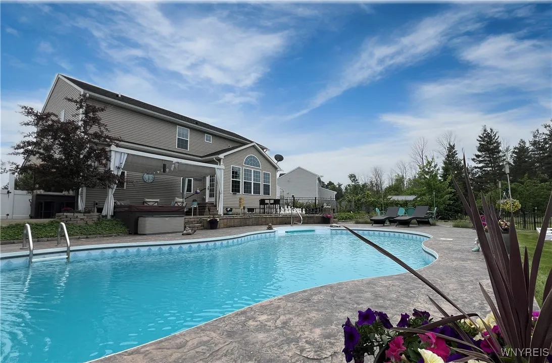 5046 Woodway Court, Hamburg, New York 14075, Hamburg, New York 14075, 4 Bedrooms Bedrooms, 9 Rooms Rooms,2 BathroomsBathrooms,Residential,Closed,5046 Woodway Court, Hamburg, New York 14075,B1613615