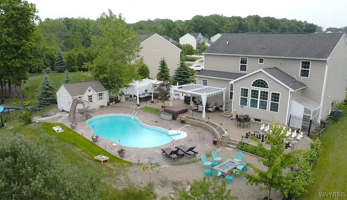 5046 Woodway Court, Hamburg, New York 14075, Hamburg, New York 14075, 4 Bedrooms Bedrooms, 9 Rooms Rooms,2 BathroomsBathrooms,Residential,Closed,5046 Woodway Court, Hamburg, New York 14075,B1613615