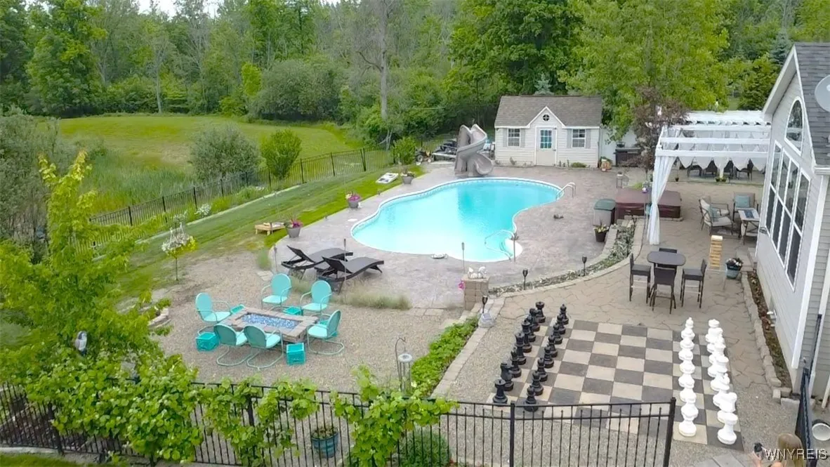 5046 Woodway Court, Hamburg, New York 14075, Hamburg, New York 14075, 4 Bedrooms Bedrooms, 9 Rooms Rooms,2 BathroomsBathrooms,Residential,Closed,5046 Woodway Court, Hamburg, New York 14075,B1613615