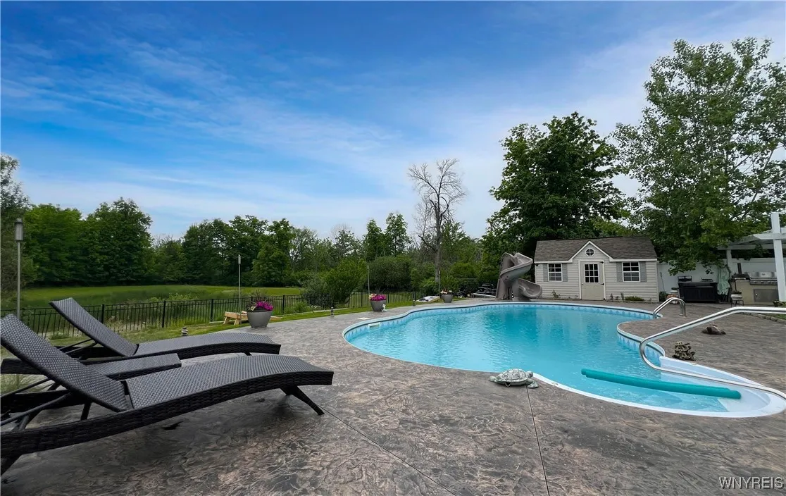 5046 Woodway Court, Hamburg, New York 14075, Hamburg, New York 14075, 4 Bedrooms Bedrooms, 9 Rooms Rooms,2 BathroomsBathrooms,Residential,Closed,5046 Woodway Court, Hamburg, New York 14075,B1613615