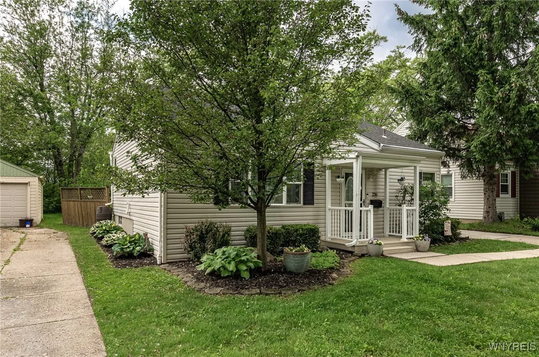 236 Commodore Terrace, Cheektowaga, New York 14225, Cheektowaga, New York 14225, 3 Bedrooms Bedrooms, 5 Rooms Rooms,1 BathroomBathrooms,Residential,Closed,236 Commodore Terrace, Cheektowaga, New York 14225,B1611527