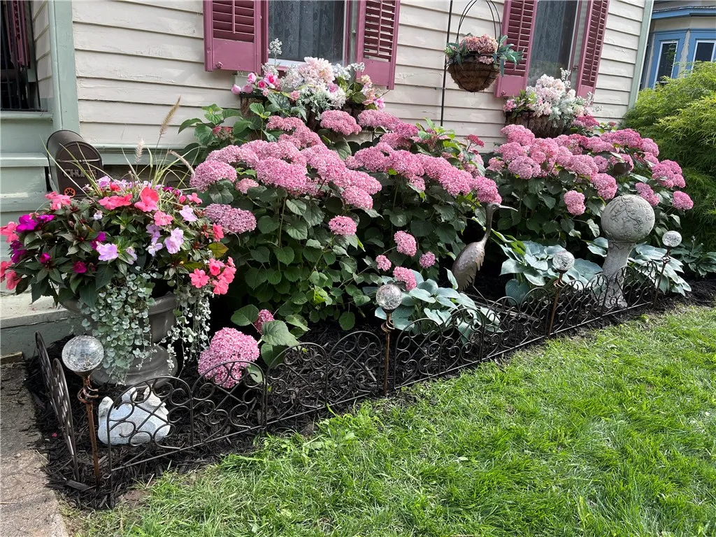 76 West Main Street, Mendon, New York 14472, Mendon, New York 14472, 4 Bedrooms Bedrooms, 8 Rooms Rooms,2 BathroomsBathrooms,Residential,Closed,76 West Main Street, Mendon, New York 14472,0,R1613045