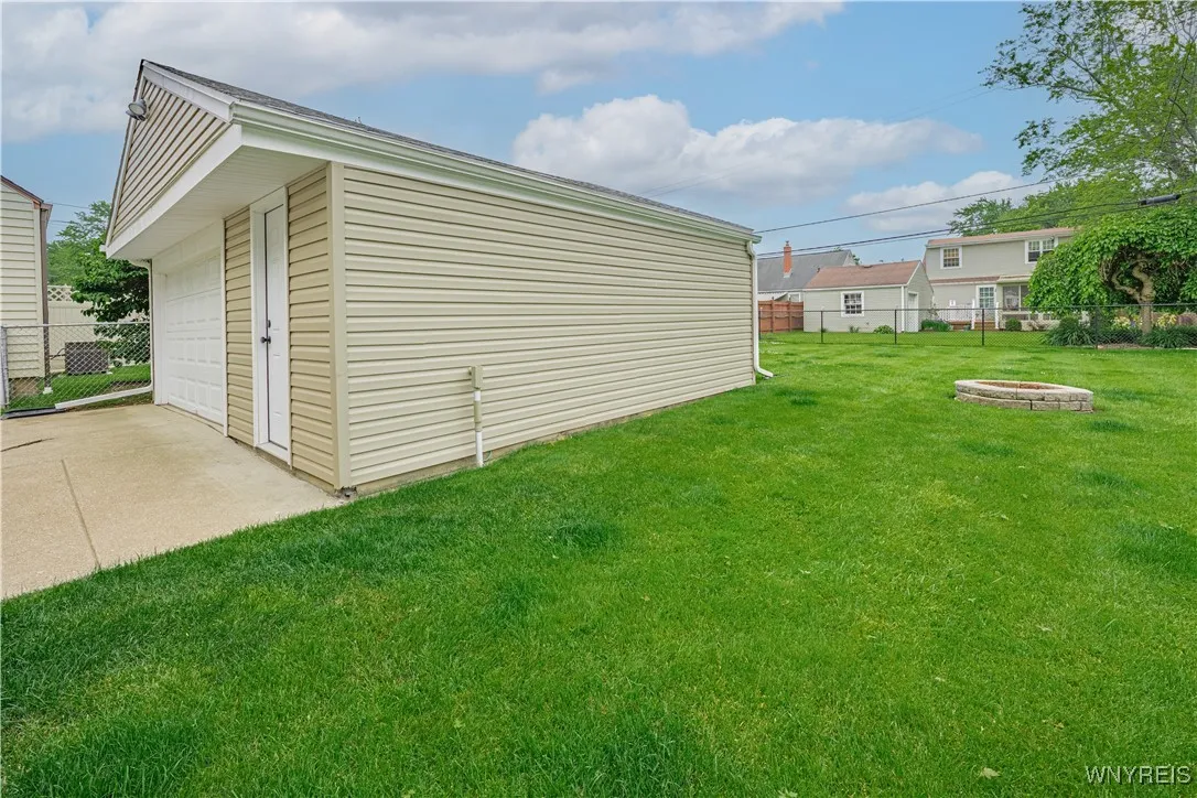 66 Wrexham Court South, Tonawanda-town, New York 1, Tonawanda, New York 14150, 3 Bedrooms Bedrooms, 6 Rooms Rooms,1 BathroomBathrooms,Residential,Closed,66 Wrexham Court South, Tonawanda-town, New York 1,B1613605