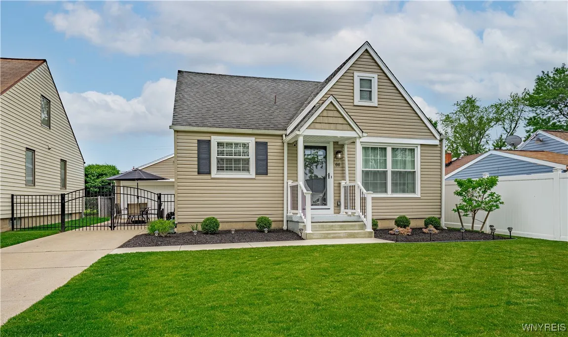 66 Wrexham Court South, Tonawanda-town, New York 1, Tonawanda, New York 14150, 3 Bedrooms Bedrooms, 6 Rooms Rooms,1 BathroomBathrooms,Residential,Closed,66 Wrexham Court South, Tonawanda-town, New York 1,B1613605