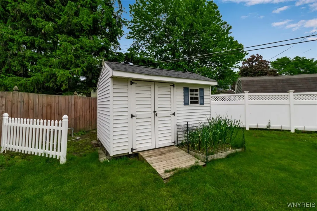 59 Exeter Road, Amherst, New York 14221, Amherst, New York 14221, 3 Bedrooms Bedrooms, 6 Rooms Rooms,2 BathroomsBathrooms,Residential,Closed,59 Exeter Road, Amherst, New York 14221,B1613474