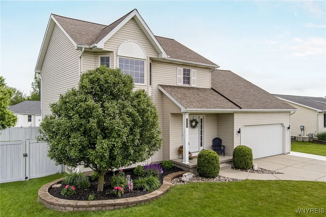 8902 Michael Douglas Drive, Clarence, New York 140, Clarence, New York 14032, 3 Bedrooms Bedrooms, 6 Rooms Rooms,2 BathroomsBathrooms,Residential,Closed,8902 Michael Douglas Drive, Clarence, New York 140,B1613758