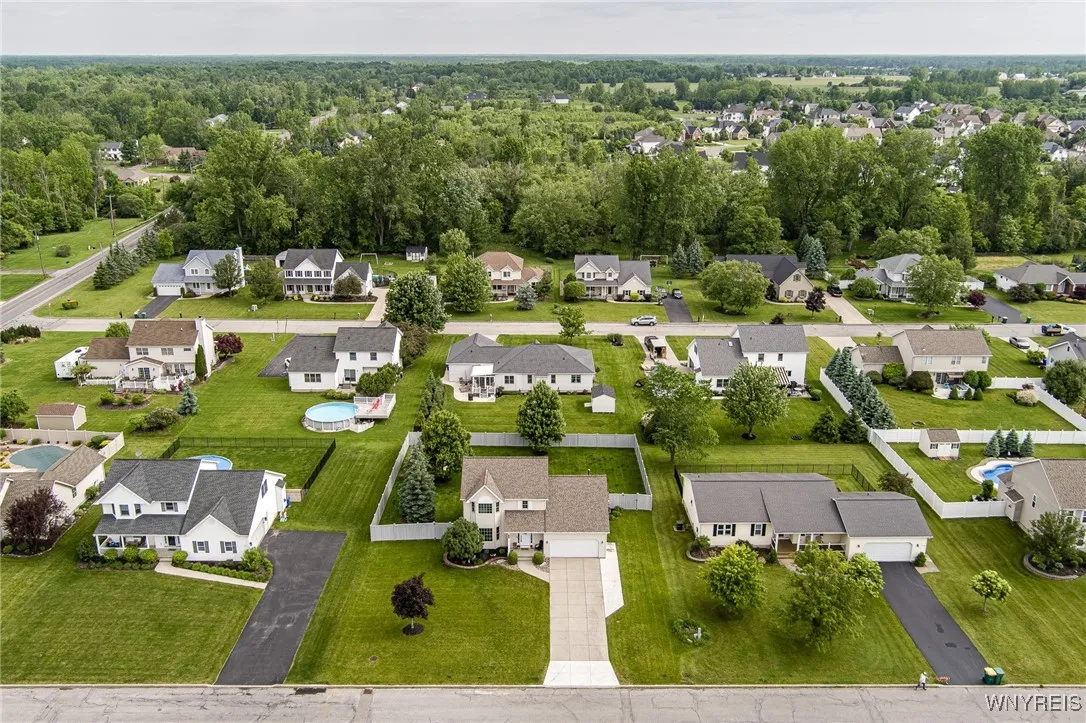 8902 Michael Douglas Drive, Clarence, New York 140, Clarence, New York 14032, 3 Bedrooms Bedrooms, 6 Rooms Rooms,2 BathroomsBathrooms,Residential,Closed,8902 Michael Douglas Drive, Clarence, New York 140,B1613758