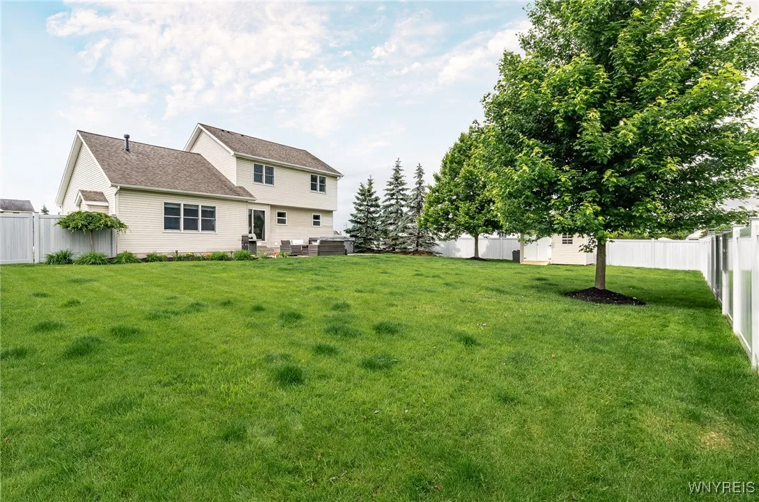 8902 Michael Douglas Drive, Clarence, New York 140, Clarence, New York 14032, 3 Bedrooms Bedrooms, 6 Rooms Rooms,2 BathroomsBathrooms,Residential,Closed,8902 Michael Douglas Drive, Clarence, New York 140,B1613758