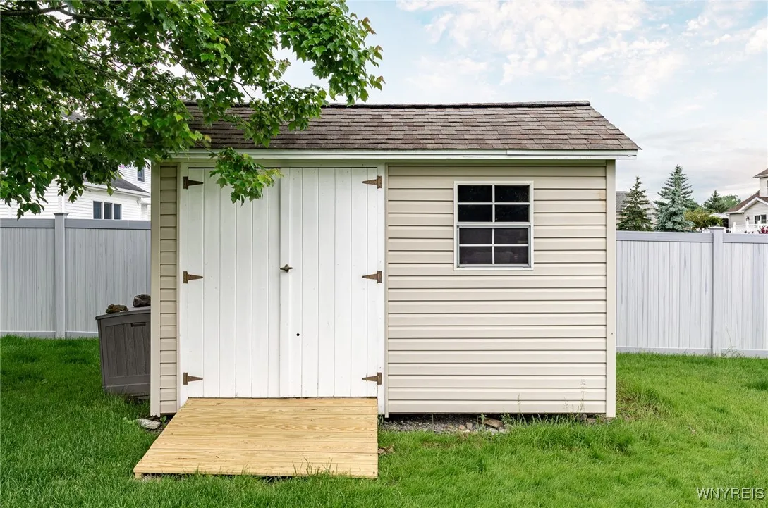 8902 Michael Douglas Drive, Clarence, New York 140, Clarence, New York 14032, 3 Bedrooms Bedrooms, 6 Rooms Rooms,2 BathroomsBathrooms,Residential,Closed,8902 Michael Douglas Drive, Clarence, New York 140,B1613758