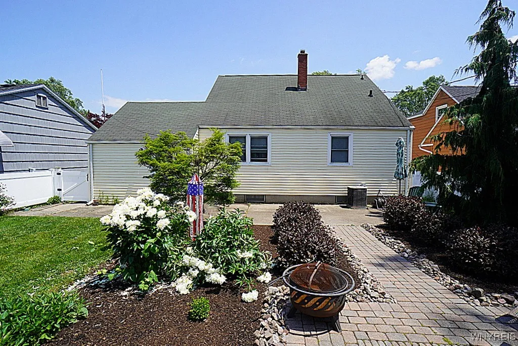 39 Sherwin Drive, Tonawanda-town, New York 14150, Tonawanda, New York 14150, 3 Bedrooms Bedrooms, 7 Rooms Rooms,1 BathroomBathrooms,Residential,Closed,39 Sherwin Drive, Tonawanda-town, New York 14150,0,B1613730