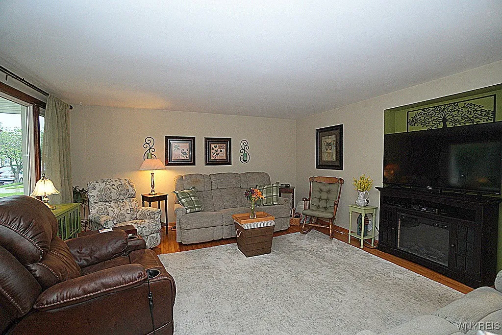 39 Sherwin Drive, Tonawanda-town, New York 14150, Tonawanda, New York 14150, 3 Bedrooms Bedrooms, 7 Rooms Rooms,1 BathroomBathrooms,Residential,Closed,39 Sherwin Drive, Tonawanda-town, New York 14150,0,B1613730