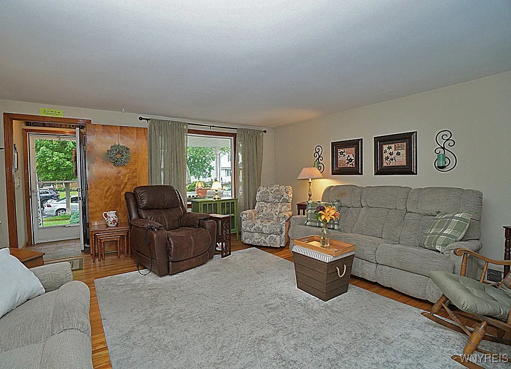 39 Sherwin Drive, Tonawanda-town, New York 14150, Tonawanda, New York 14150, 3 Bedrooms Bedrooms, 7 Rooms Rooms,1 BathroomBathrooms,Residential,Closed,39 Sherwin Drive, Tonawanda-town, New York 14150,0,B1613730
